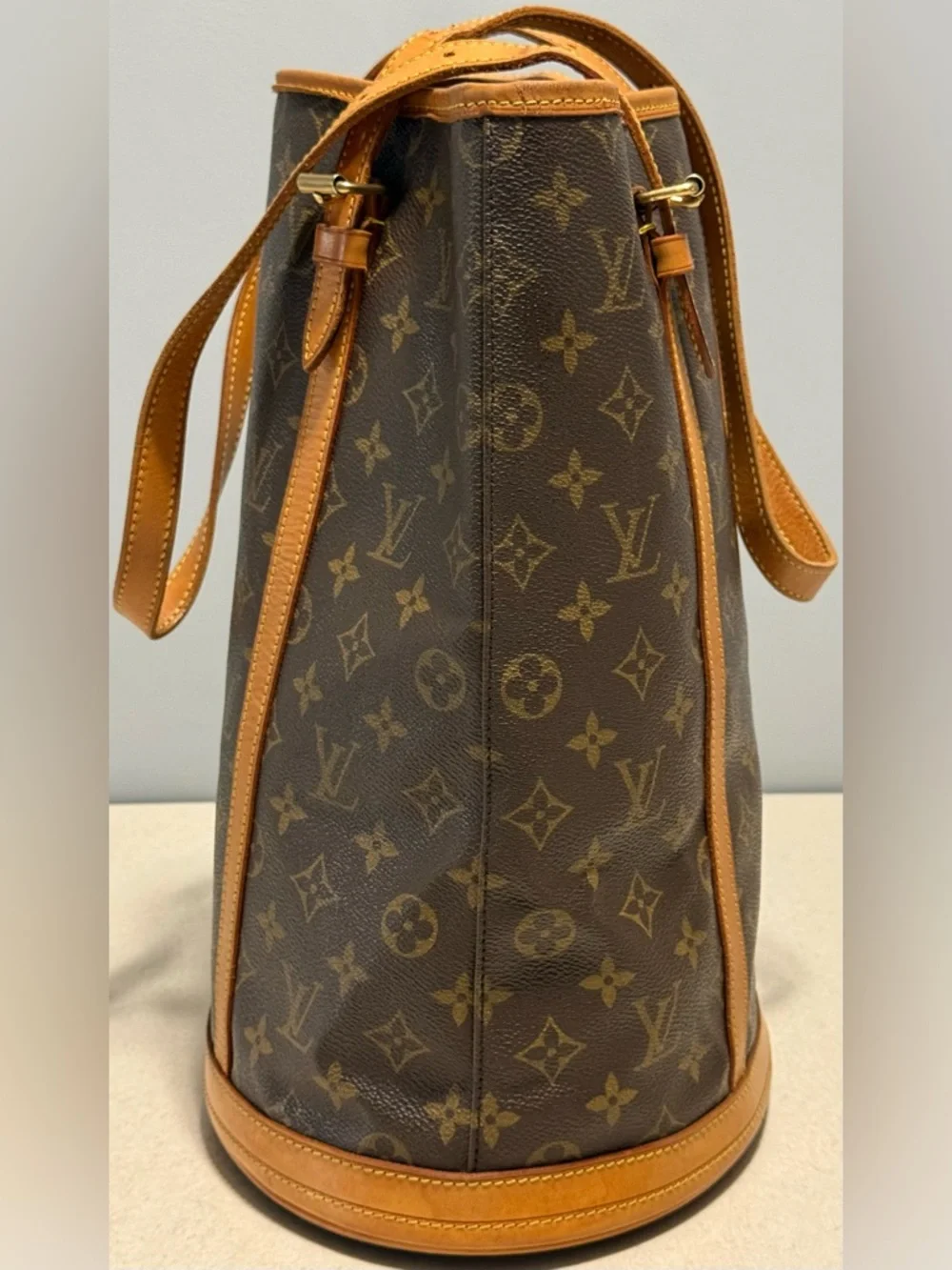 Louis Vuitton Bucket GM Monogram Shoulder Bag - Picture 4 of 16